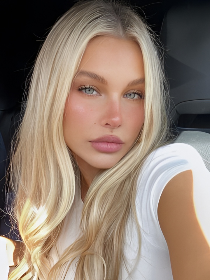 Адель привлекальеная девушка из Керчи цена от 1500 руб